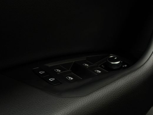 Volkswagen Touareg 3.0 TSi eHybrid 340 pk 4MOTION Elegance | Luchtvering | Elektrische Panoramadak | Achteruitrijcam... ActivLease financial lease