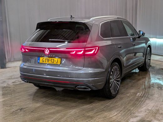 Volkswagen Touareg 3.0 TSi eHybrid 340 pk 4MOTION Elegance | Luchtvering | Elektrische Panoramadak | Achteruitrijcam... ActivLease financial lease