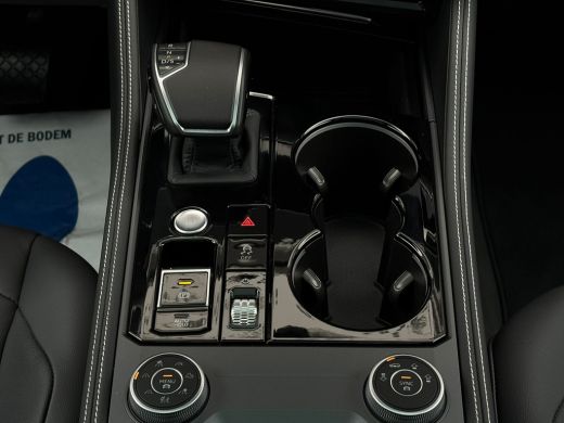 Volkswagen Touareg 3.0 TSi eHybrid 340 pk 4MOTION Elegance | Luchtvering | Elektrische Panoramadak | Achteruitrijcam... ActivLease financial lease