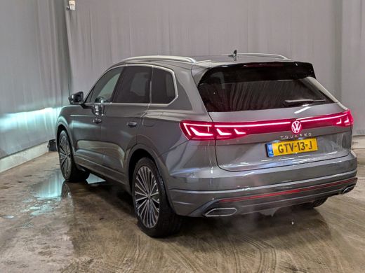 Volkswagen Touareg 3.0 TSi eHybrid 340 pk 4MOTION Elegance | Luchtvering | Elektrische Panoramadak | Achteruitrijcam... ActivLease financial lease