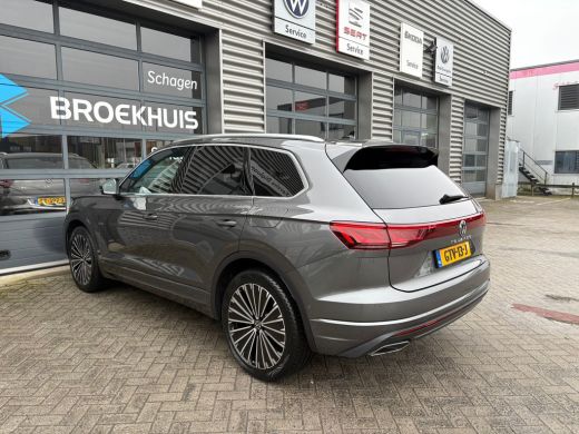 Volkswagen Touareg 3.0 TSi eHybrid 340 pk 4MOTION Elegance | Luchtvering | Elektrische Panoramadak | Achteruitrijcam... ActivLease financial lease