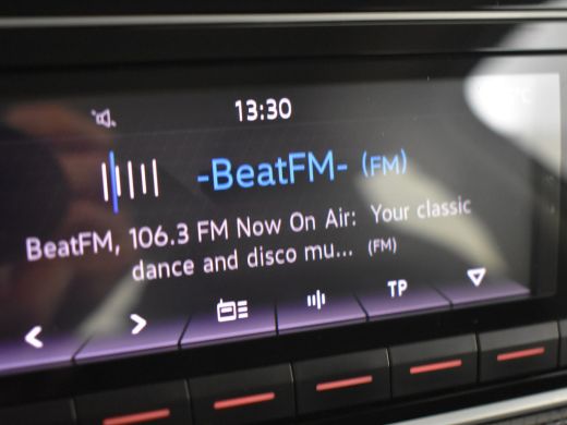 Volkswagen up! 1.0 65pk | Navigatie via smartphone | Cruise control | Airco | Parkeersensoren achter | Camera ac... ActivLease financial lease