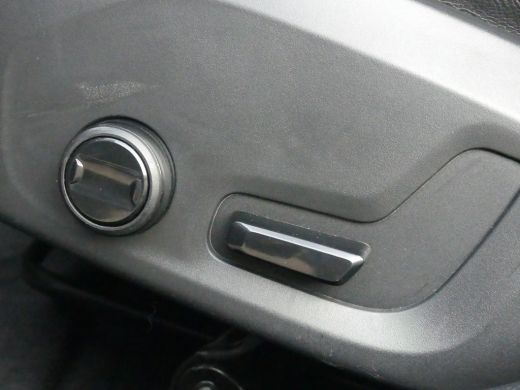 Volvo  V60 2.0 B3 Business Pro | TREKHAAK | ADAPTIVE CRUISE | DODEHOEKDETECTIE | STOEL+STUURVERWARMING | CAM... ActivLease financial lease