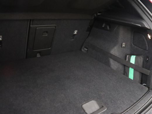 Volvo  XC40 1.5 T4 Recharge R Design Expression | Trekhaak | Leder | Stoel & stuurverwarming | Camera | Carpl... ActivLease financial lease