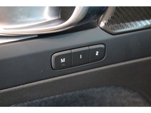 Volvo  XC40 T4 211PK Plus Dark | HK Audio | Memory | Getint Glas | Cruise Control | Stoel&Stuur Verw. ActivLease financial lease