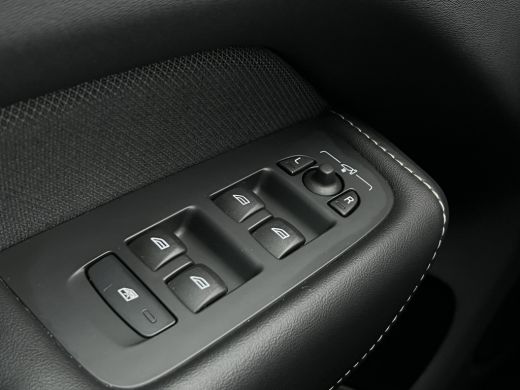 Volvo  XC60 2.0 B4 R-Design | Pano | 360 Camera | Memory | Harman Kardon ActivLease financial lease