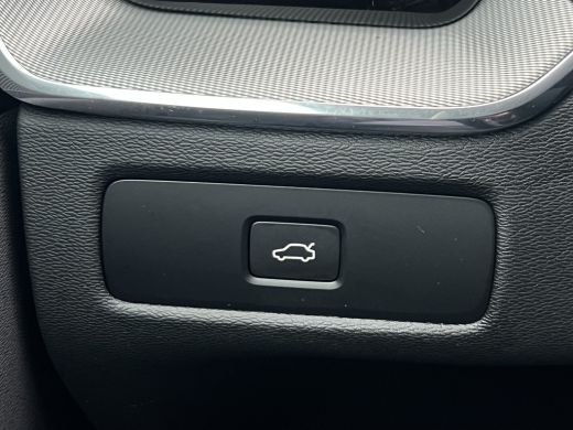 Volvo  XC60 B4 Plus Dark | Trekhaak | Navi | Camera | Memory ActivLease financial lease