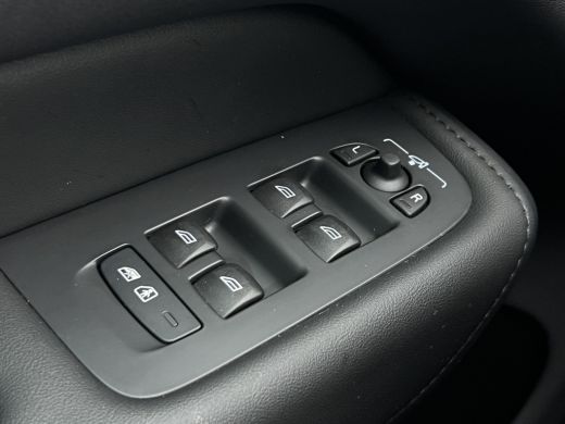 Volvo  XC60 B4 Plus Dark | Trekhaak | Navi | Camera | Memory ActivLease financial lease