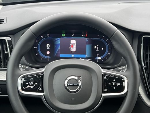 Volvo  XC60 B4 Plus Dark | Trekhaak | Navi | Camera | Memory ActivLease financial lease