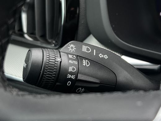 Volvo  XC60 B4 Plus Dark | Trekhaak | Navi | Camera | Memory ActivLease financial lease