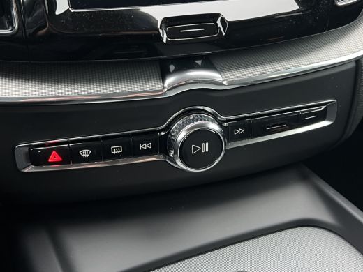 Volvo  XC60 B4 Plus Dark | Trekhaak | Navi | Camera | Memory ActivLease financial lease