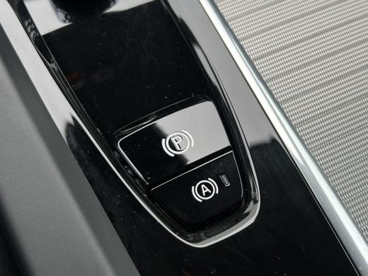 Volvo  XC60 B4 Plus Dark | Trekhaak | Navi | Camera | Memory ActivLease financial lease