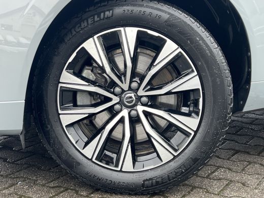 Volvo  XC60 B4 Plus Dark | Trekhaak | Navi | Camera | Memory ActivLease financial lease