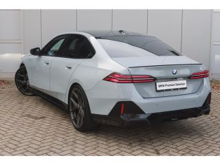 BMW 5 Serie 520i M Sport Automaat / Panoramadak / Trekhaak / Adaptief onderstel professional / Stoelventilati...
