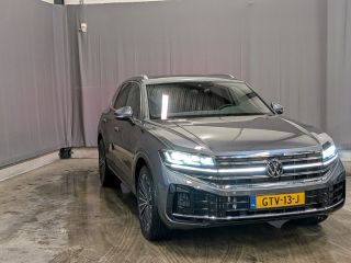 Volkswagen Touareg 3.0 TSi eHybrid 340 pk 4MOTION Elegance | Luchtvering | Elektrische Panoramadak | Achteruitrijcam...