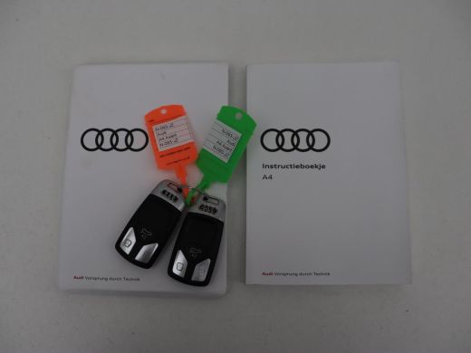 Audi A4 35 TFSI S edition Competition | Panoramadak | Stoelverwarming | Virtual Cockpit | Carplay | Half ... ActivLease financial lease