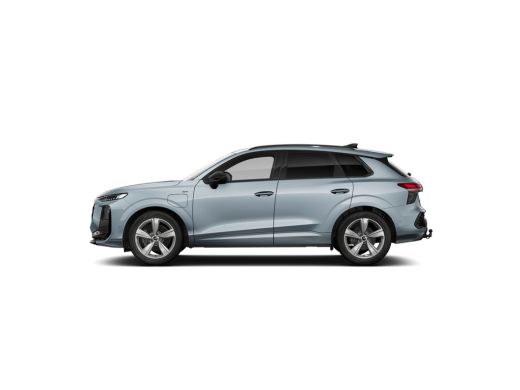 Audi Q3 S edition | 3-zone airconditioning | Adaptive cruise control | Audi sound system ActivLease financial lease