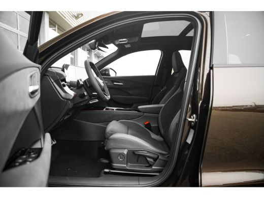Audi Q3 S edition | Adaptive cruise control | Audi sound system | Cruise control ActivLease financial lease