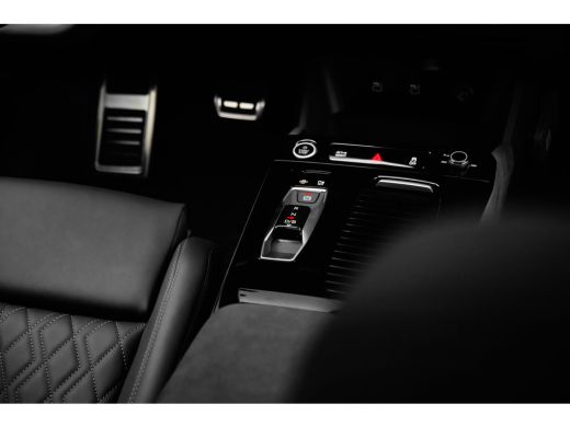 Audi Q6 e-tron S edition | Adaptive air suspension | Adaptive cruise control | Audi sound system ActivLease financial lease