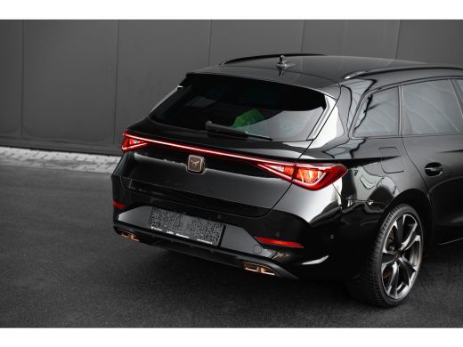 CUPRA Leon Sportstourer 1.4 e-Hybrid 245 PK VZ Business Dodehoekdetectie | Adaptive cruise control | Keyless entry | Carplay ActivLease financial lease