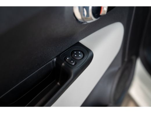 Fiat 500 1.0 Hybrid Dolcevita | Panoramadak | Apple Carplay & Android Auto | Airco | Lichtmetalen velgen | ActivLease financial lease