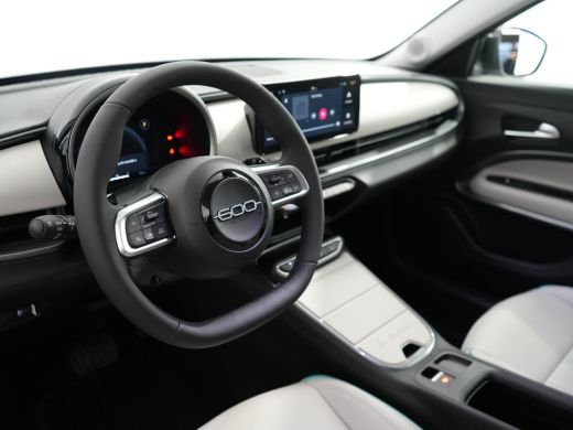 Fiat 600 | Demo Deal | 1.2 Hybrid La Prima | Cruise control adaptief met Stop&Go en stuurhulp | Keyless en... ActivLease financial lease