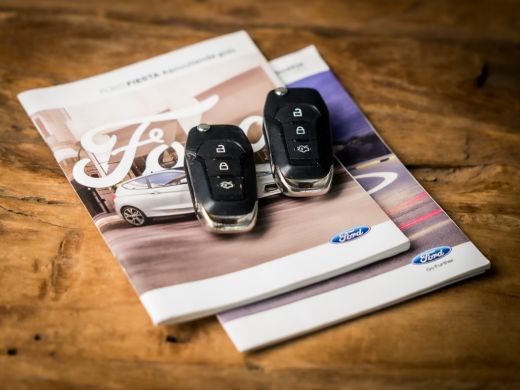 Ford Fiesta 1.0 EcoBoost Titanium (APPLE CARPLAY, GROOT NAVI, CLIMATE, GETINT GLAS, PARKEERSENSOREN, SPORTSTO... ActivLease financial lease