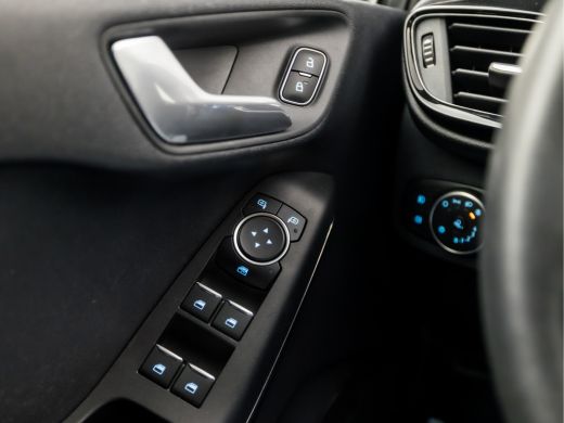 Ford Fiesta 1.0 EcoBoost Titanium (APPLE CARPLAY, GROOT NAVI, CLIMATE, GETINT GLAS, PARKEERSENSOREN, SPORTSTO... ActivLease financial lease