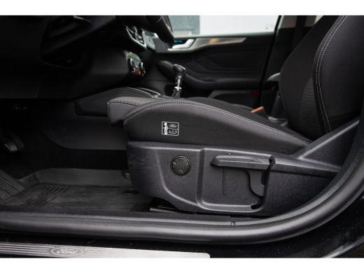 Ford Focus 1.0 EcoBoost Hybrid Titanium X Business | Trekhaak | Stuur/stoel/voorruit verwarming | Apple Carp... ActivLease financial lease