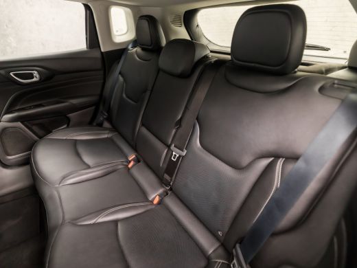 Jeep Compass 4xe 240 Plug-in Hybrid Electric S (APPLE CARPLAY, GROOT NAVI, CAMERA, ELEKTRISCHE STOELEN, LEDER,... ActivLease financial lease