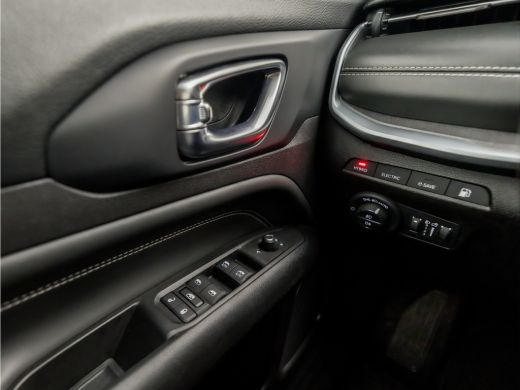 Jeep Compass 4xe 240 Plug-in Hybrid Electric S (APPLE CARPLAY, GROOT NAVI, CAMERA, ELEKTRISCHE STOELEN, LEDER,... ActivLease financial lease