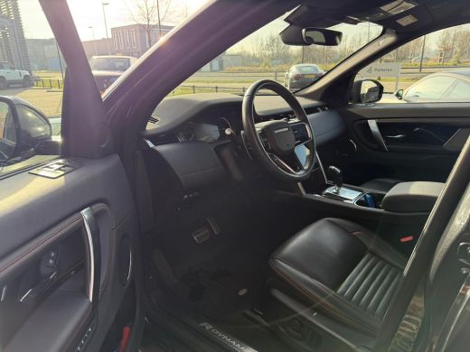Land Rover Discovery Sport P300e R-Dynamic SE | Cold Cliamte | Afn. trekhaak | Panoramadak | 20 Inch | Black Pack | Drive Pack ActivLease financial lease