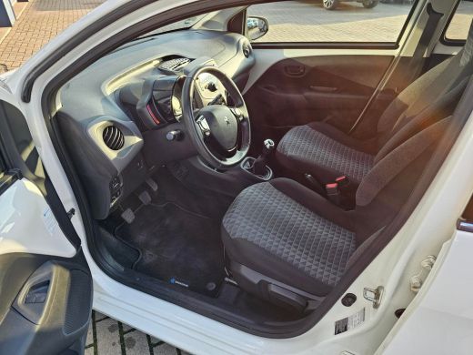 Peugeot 108 1.0 e-VTi Active Airco | Getint Glas | Bluetooth | DAB+ ActivLease financial lease