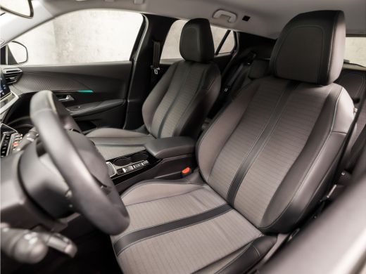 Peugeot 2008 1.2 PureTech Allure Sport (VIRTUAL COCKPIT, APPLE CARPLAY, GROOT NAVI, LEDER, 360 CAMERA, SPORTST... ActivLease financial lease