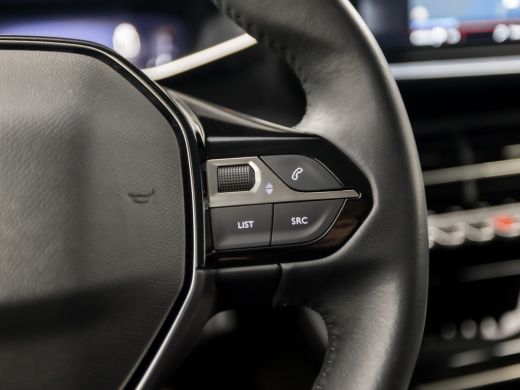 Peugeot 2008 1.2 PureTech Allure Sport (VIRTUAL COCKPIT, APPLE CARPLAY, GROOT NAVI, LEDER, 360 CAMERA, SPORTST... ActivLease financial lease