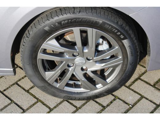 Peugeot 208 1.2 PureTech Blue Lease Active Automaat | Android Auto/Apple Carplay | Parkeersensoren | Navigati... ActivLease financial lease