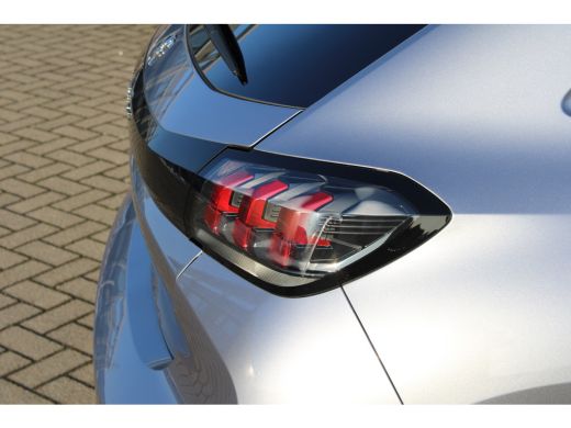 Peugeot 208 1.2 PureTech Blue Lease Active Automaat | Android Auto/Apple Carplay | Parkeersensoren | Navigati... ActivLease financial lease