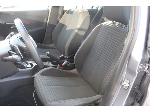 Peugeot 208 1.2 PureTech Blue Lease Active Automaat | Android Auto/Apple Carplay | Parkeersensoren | Navigati... ActivLease financial lease