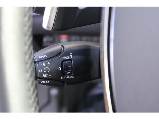 Peugeot 208 1.2 PureTech Blue Lease Active Automaat | Android Auto/Apple Carplay | Parkeersensoren | Navigati... ActivLease financial lease