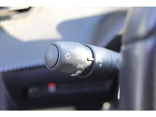 Peugeot 208 1.2 PureTech Blue Lease Active Automaat | Android Auto/Apple Carplay | Parkeersensoren | Navigati... ActivLease financial lease