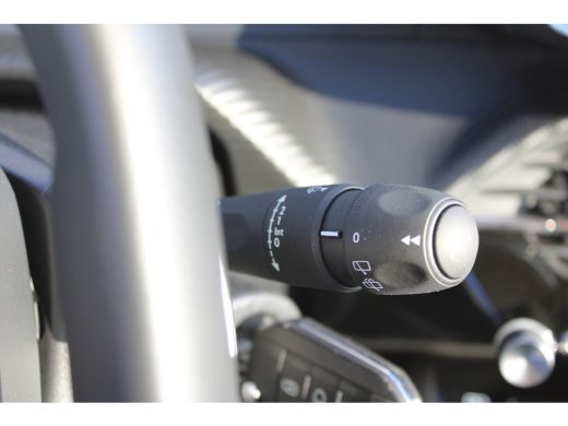 Peugeot 208 1.2 PureTech Blue Lease Active Automaat | Android Auto/Apple Carplay | Parkeersensoren | Navigati... ActivLease financial lease