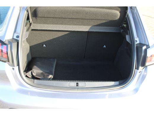 Peugeot 208 1.2 PureTech Blue Lease Active Automaat | Android Auto/Apple Carplay | Parkeersensoren | Navigati... ActivLease financial lease