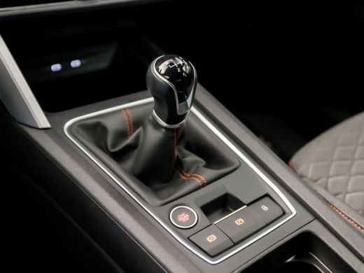 Seat Leon 1.0 TSI FR Sport (APPLE CARPLAY, GROOT NAVI, STUUR/STOELVERWARMING, CAMERA, SPORTSTOELEN, GETINT ... ActivLease financial lease