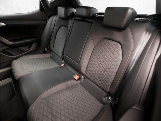 Seat Leon 1.0 TSI FR Sport (APPLE CARPLAY, GROOT NAVI, STUUR/STOELVERWARMING, CAMERA, SPORTSTOELEN, GETINT ... ActivLease financial lease