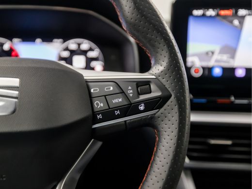 Seat Leon 1.0 TSI FR Sport (APPLE CARPLAY, GROOT NAVI, STUUR/STOELVERWARMING, CAMERA, SPORTSTOELEN, GETINT ... ActivLease financial lease