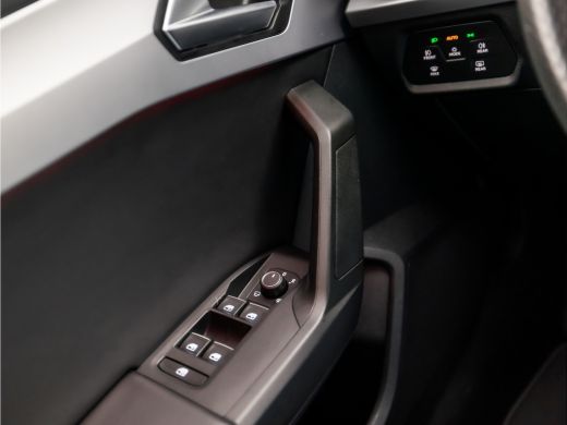 Seat Leon 1.0 TSI FR Sport (APPLE CARPLAY, GROOT NAVI, STUUR/STOELVERWARMING, CAMERA, SPORTSTOELEN, GETINT ... ActivLease financial lease