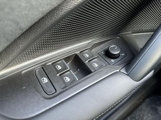 Volkswagen Tayron 1.5 eHybrid R-Line Edition | Panorama dak | Trekhaak | PHEV | ActivLease financial lease