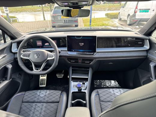 Volkswagen Tayron 1.5 eHybrid R-Line Edition | Panorama dak | Trekhaak | PHEV | ActivLease financial lease