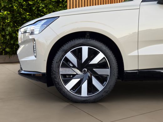 Volvo  EX90 Twin Motor Ultra 7p. 111 kWh | Trekhaak | 360 Camera | Massage | Panoramadak | Pilot Assist ActivLease financial lease