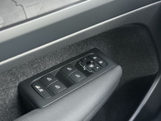 Volvo  XC40 1.5 T4 Plug-In Hybrid Core Bright | CarPlay | LED | Camera | DAB+ | 18 inch ActivLease financial lease